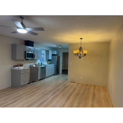 - 1125 Russel St